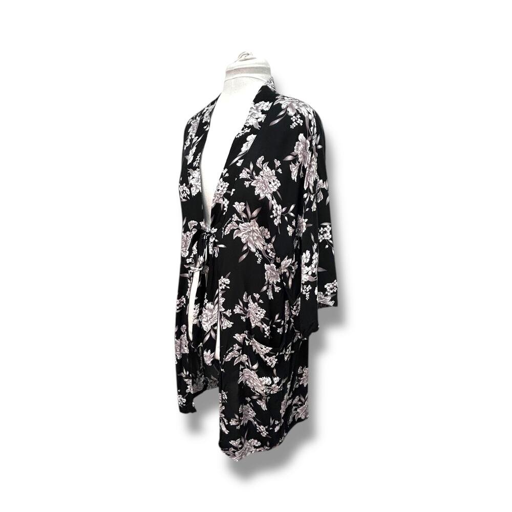 Spiritual Gangster Women's 'Maya' Black Floral Kimono, One Size - Picture 5 of 13